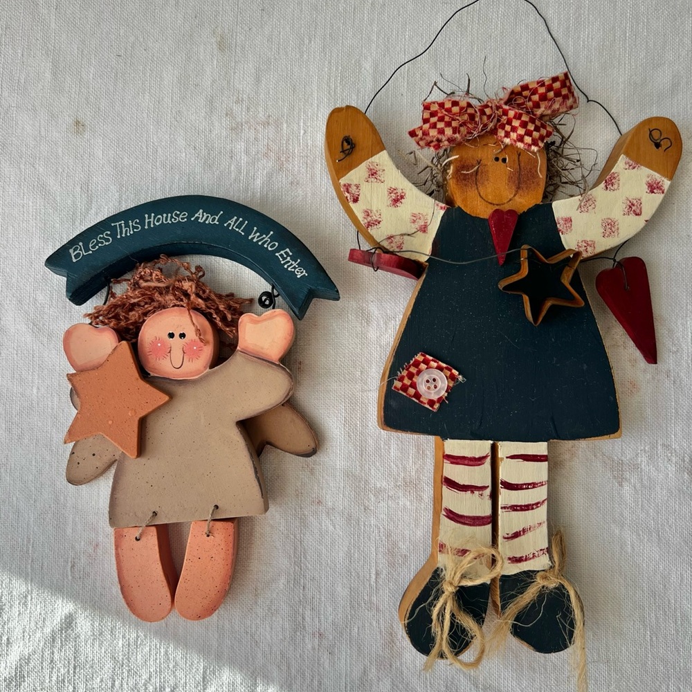 Charming Wood Country Figurines Set